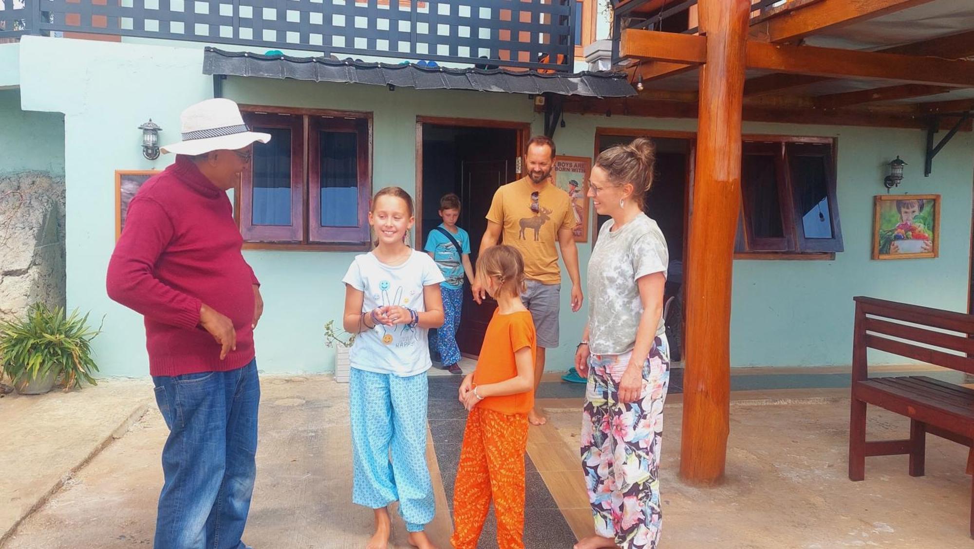 Kopa Hilltop - Family Guest Home Ruteng Exterior foto