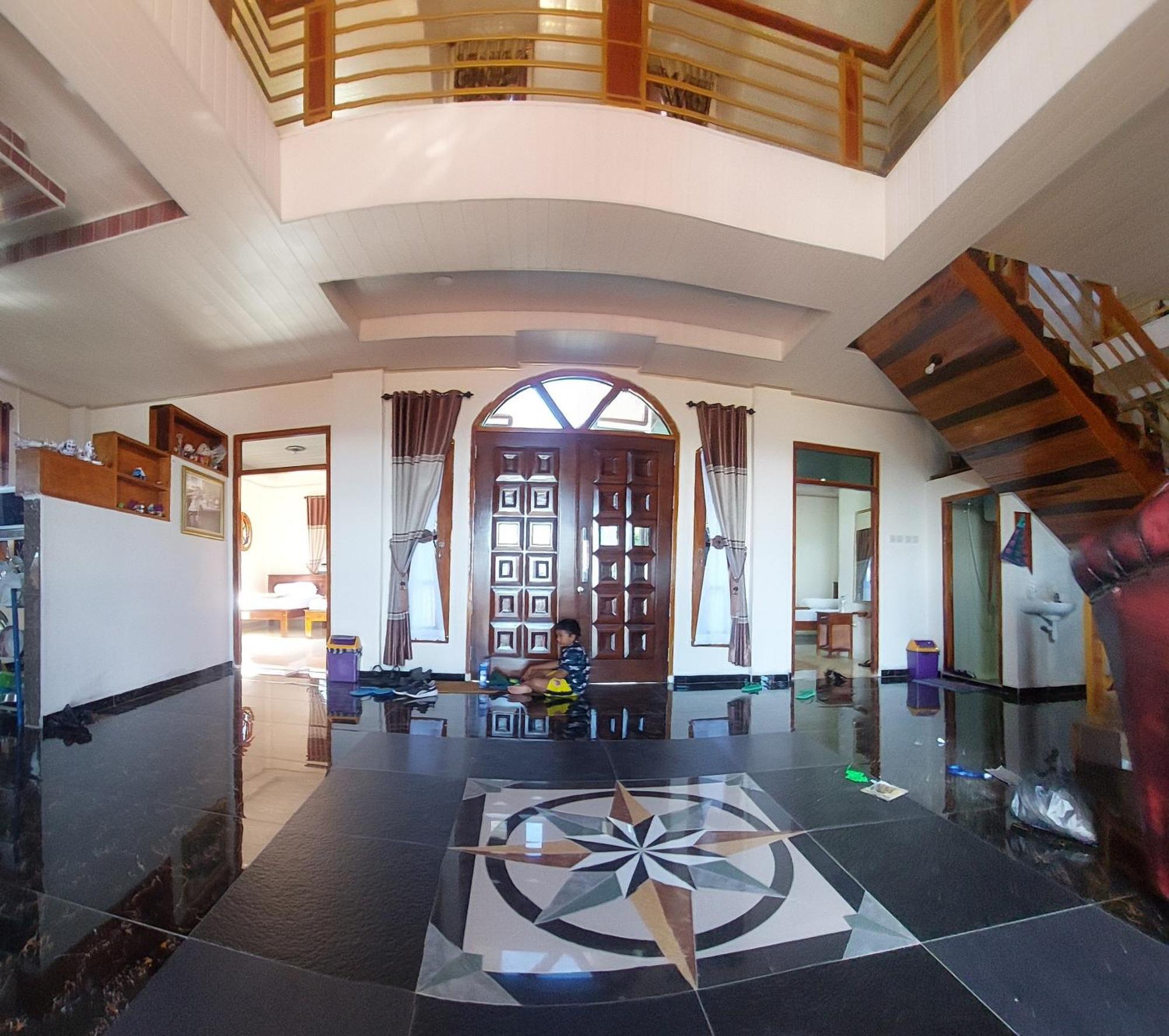 Kopa Hilltop - Family Guest Home Ruteng Exterior foto